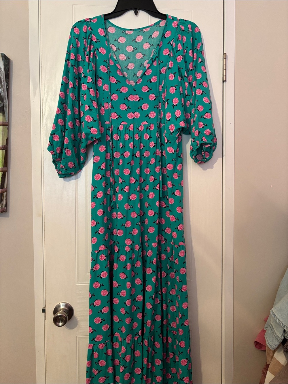 Green Floral Midi Dress with V-Neck and Puff Sleeves